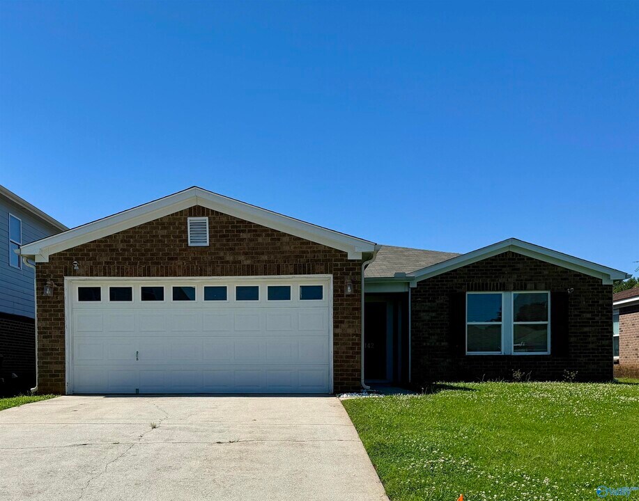 142 Vancouver Rd in Meridianville, AL - Building Photo