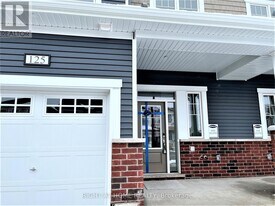 125 Yearling Cir in Ottawa, ON - Building Photo