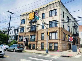 163 Baldwin Ave in Jersey City, NJ - Building Photo