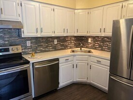 1111 Aspen Dr, Unit 1111 in Plainsboro, NJ - Building Photo