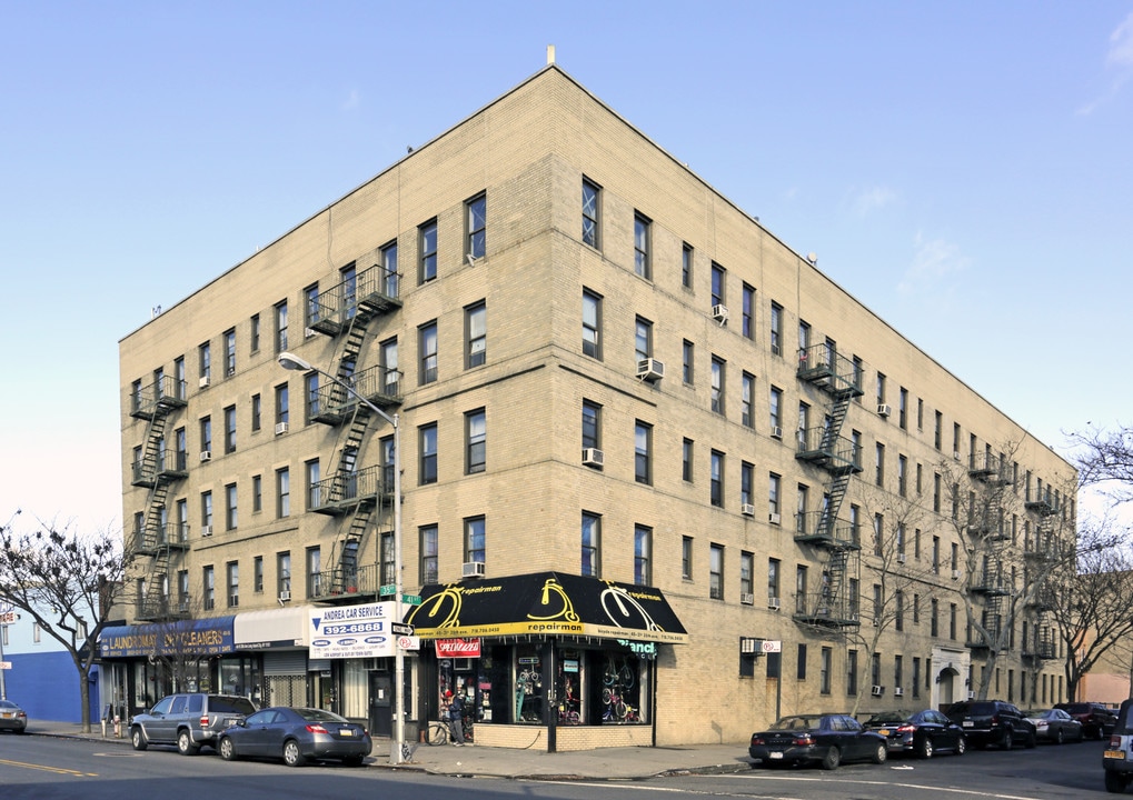 4013-4021 35th Ave in Long Island City, NY - Building Photo