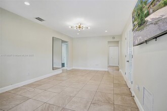 1137 NE 17th Ter in Fort Lauderdale, FL - Building Photo - Building Photo