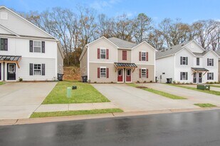 325 Noble Ln in Pendleton, SC - Building Photo