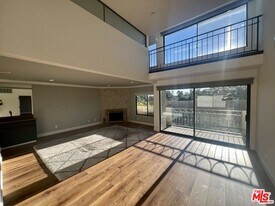 390 S Sepulveda Blvd in Los Angeles, CA - Building Photo