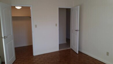 1560 Pollitt Dr in Fair Lawn, NJ - Building Photo - Building Photo