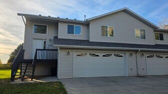 1069 E Turnpike Ave in Bismarck, ND - Building Photo