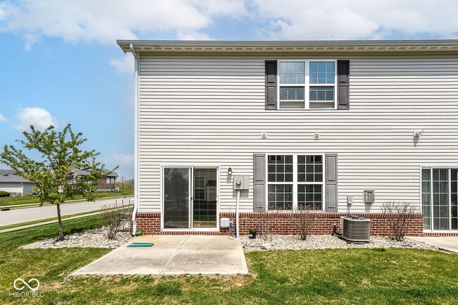 9651 Calamus Dr in Noblesville, IN - Building Photo - Building Photo