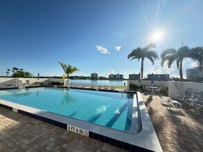 19800 Sandpointe Bay Dr in Tequesta, FL - Building Photo - Building Photo