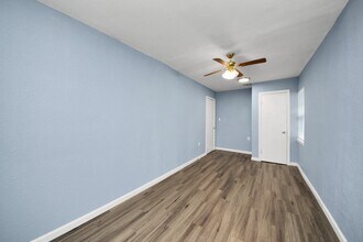 11510 Lockgate Ln in Houston, TX - Foto de edificio - Building Photo