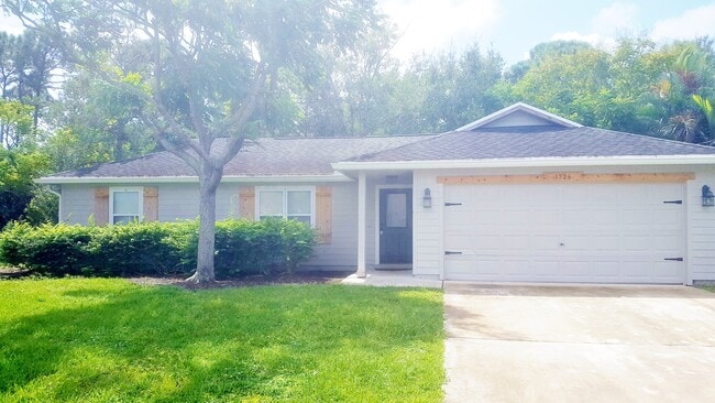 property at 1726 SW Millikin Ave