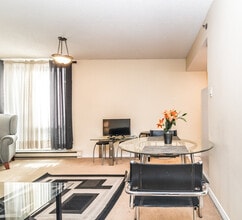218 Rue Sainte-Catherine E in Montréal, QC - Building Photo - Building Photo