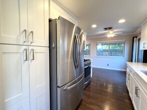 8601 Diamond Crest Ct in Elk Grove, CA - Building Photo - Building Photo