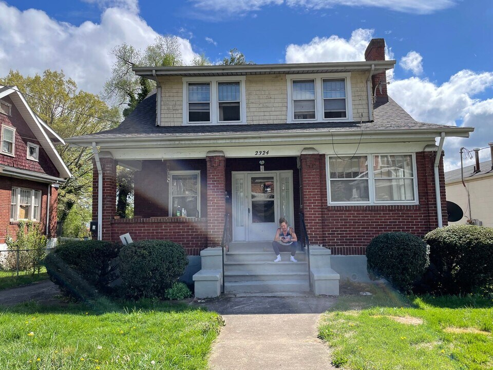 2324 Orange Ave NW in Roanoke, VA - Building Photo