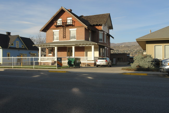 245 N Mission St in Wenatchee, WA - Foto de edificio - Building Photo