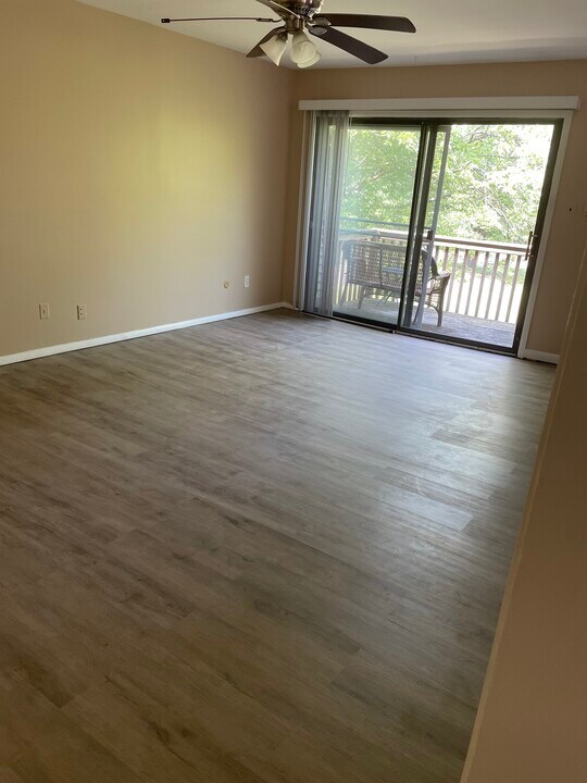 706 Meadow Woods Ln in Lawrence Township, NJ - Building Photo