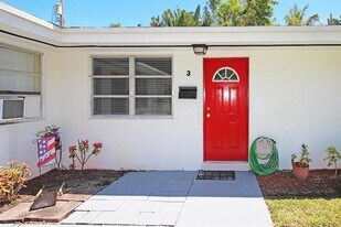 630 Prosperity Farms Rd in North Palm Beach, FL - Building Photo