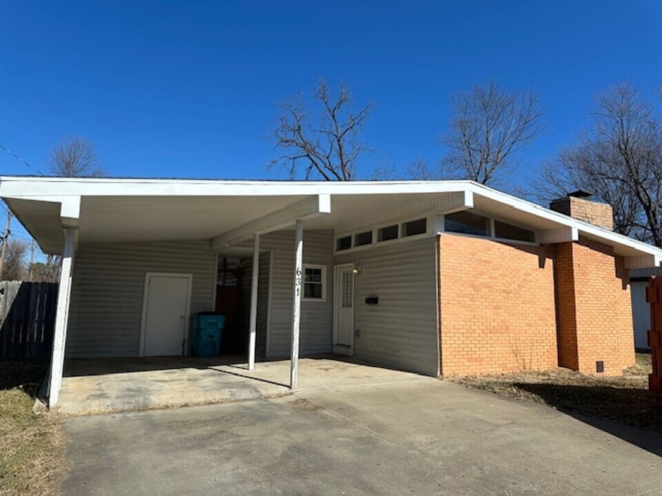 631 W Montclair St in Springfield, MO - Building Photo