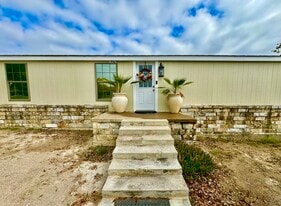 76 Top Dr in Del Rio, TX - Building Photo