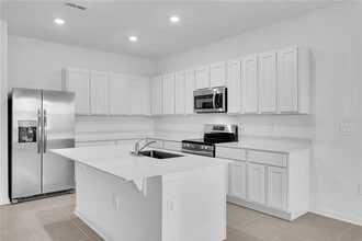 2827 Maloof Dr in Davenport, FL - Building Photo - Building Photo