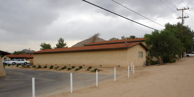 19269 US Highway 18 in Apple Valley, CA - Building Photo - Building Photo