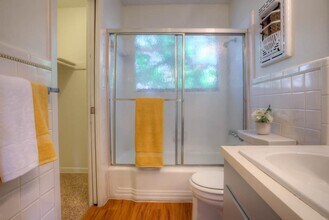 302 E 34th St in Austin, TX - Foto de edificio - Building Photo