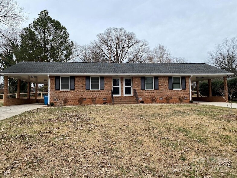 104 Secrest Ave in Belmont, NC - Foto de edificio