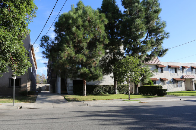 725 E Windsor Rd in Glendale, CA - Foto de edificio - Building Photo