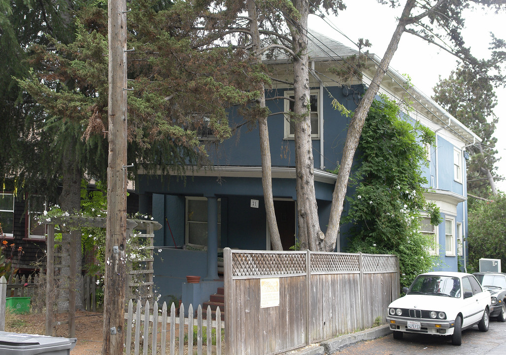 21 Moss Ave in Oakland, CA - Foto de edificio