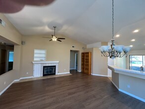 8464 Banyon Tree Ct in Elk Grove, CA - Foto de edificio - Building Photo