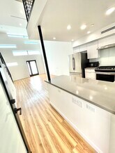 10839 Kling St, Unit One in North Hollywood, CA - Building Photo - Building Photo