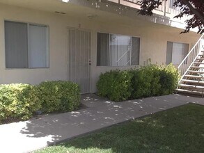 522 E Ave Q-5 in Palmdale, CA - Foto de edificio - Building Photo