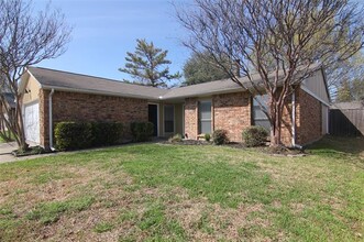 7568 Big Leaf Ln in Fort Worth, TX - Building Photo - Building Photo