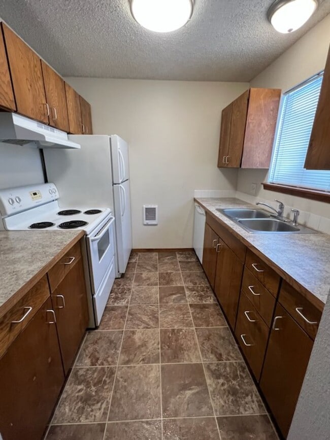 310 N Georgia Ave in East Wenatchee, WA - Building Photo - Building Photo