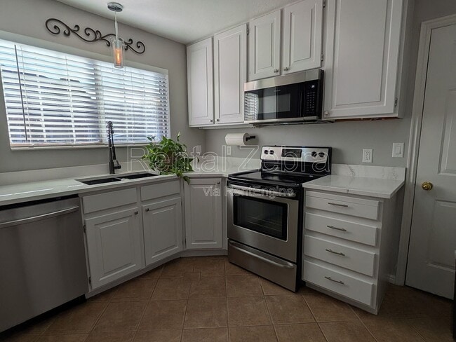 351 S Valley View Dr in Saint George, UT - Building Photo - Building Photo