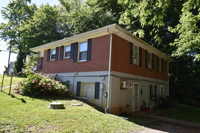 406 Hietts Ln in Clarksville, TN - Building Photo - Building Photo