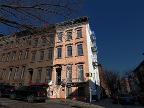 28 E Mount Vernon Pl in Baltimore, MD - Building Photo - Building Photo