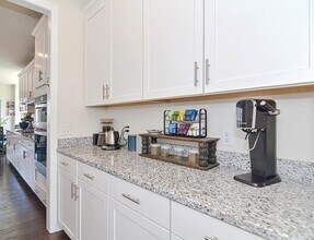 17 Walnut Way in Hopkinton, MA - Building Photo - Building Photo