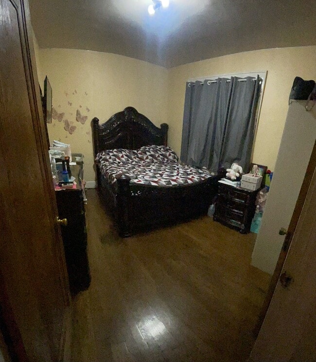 28 Rossiter Ave, Unit Rossiter Home 2nd floor in Paterson, NJ - Foto de edificio - Building Photo