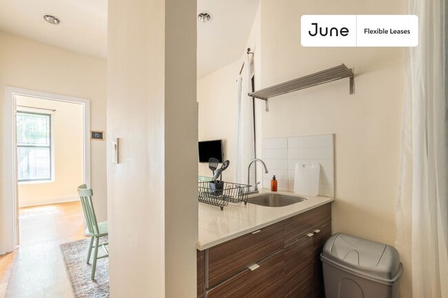 932 Amsterdam Ave in New York, NY - Building Photo - Building Photo