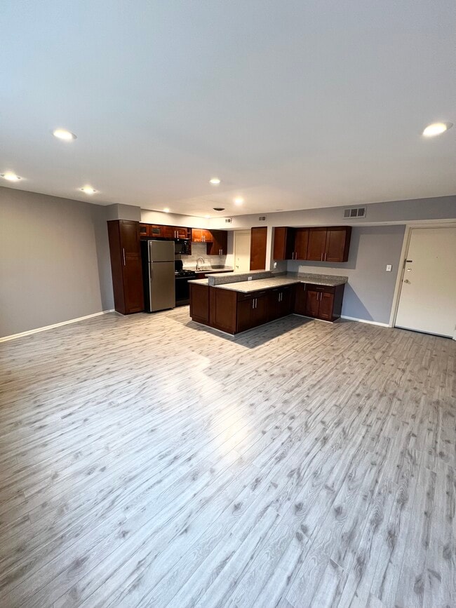 20301 Shelburne Rd in Shaker Heights, OH - Building Photo - Building Photo