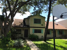 187 NE 6th Ct in Dania Beach, FL - Building Photo