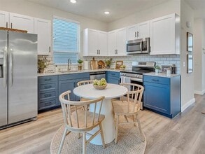 2850 N Bonnie Brae St in Denton, TX - Building Photo - Building Photo