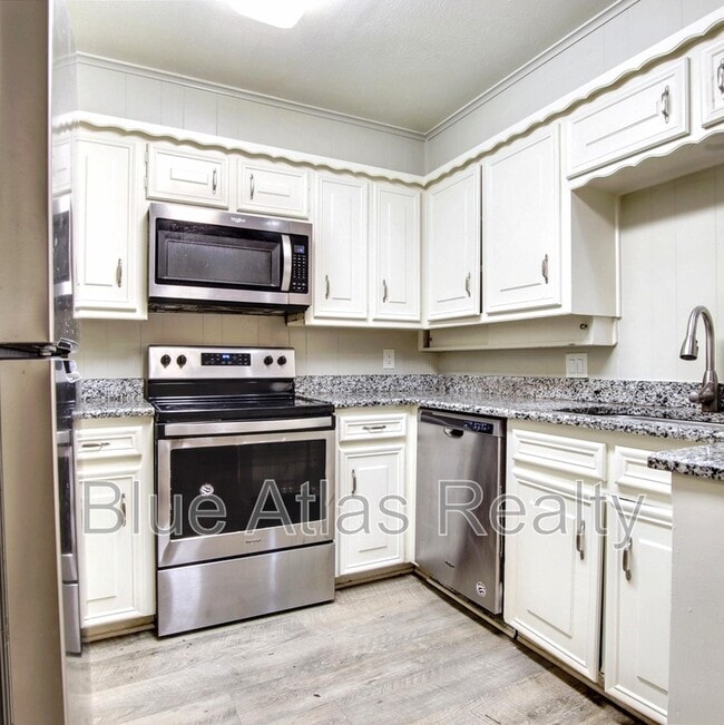 property at 4439 Altamesa Blvd