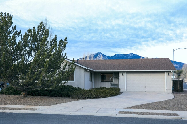 3100 W Sheila Dr in Flagstaff, AZ - Building Photo - Building Photo