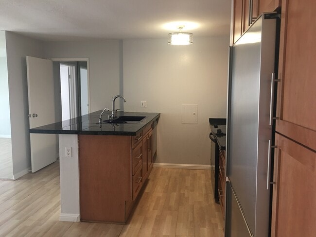 5585 E Pacific Coast Hwy, Unit 310 in Long Beach, CA - Building Photo - Building Photo