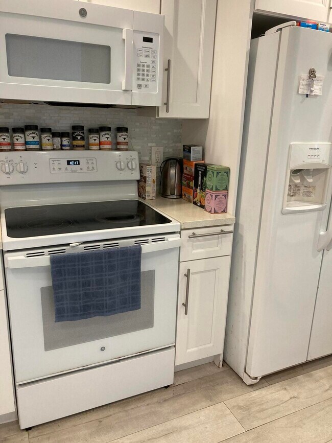 property at 2303 Lucaya Ln