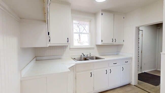 109 W Ely St