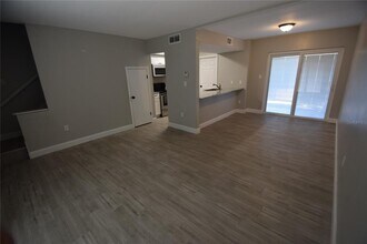 945 Castle Way in Lakeland, FL - Building Photo - Building Photo