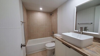 8160 Geneva Ct in Doral, FL - Building Photo - Building Photo