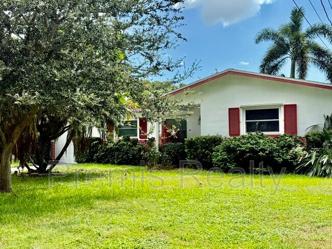 1229 Lazy Lake Rd W in Dunedin, FL - Building Photo - Building Photo